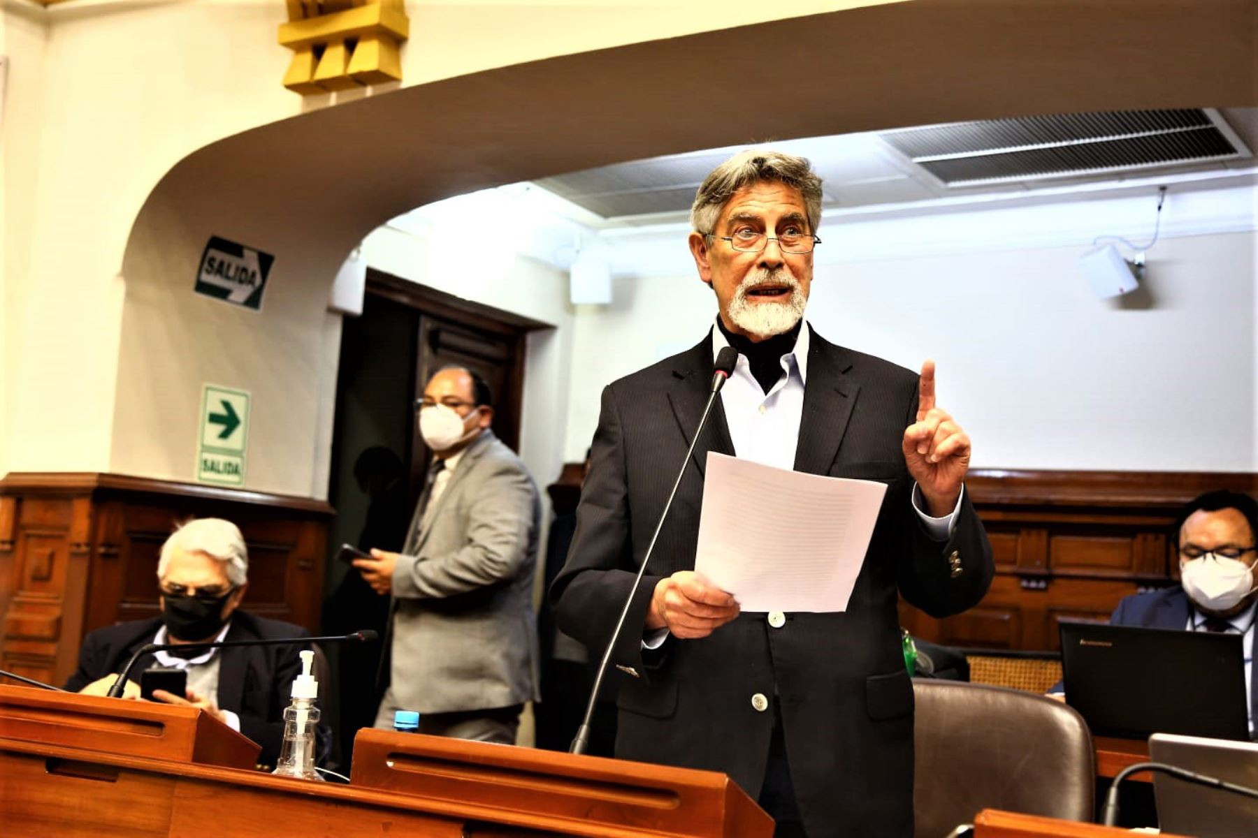 Francisco Sagasti se convirtió en el nuevo presidente del Perú