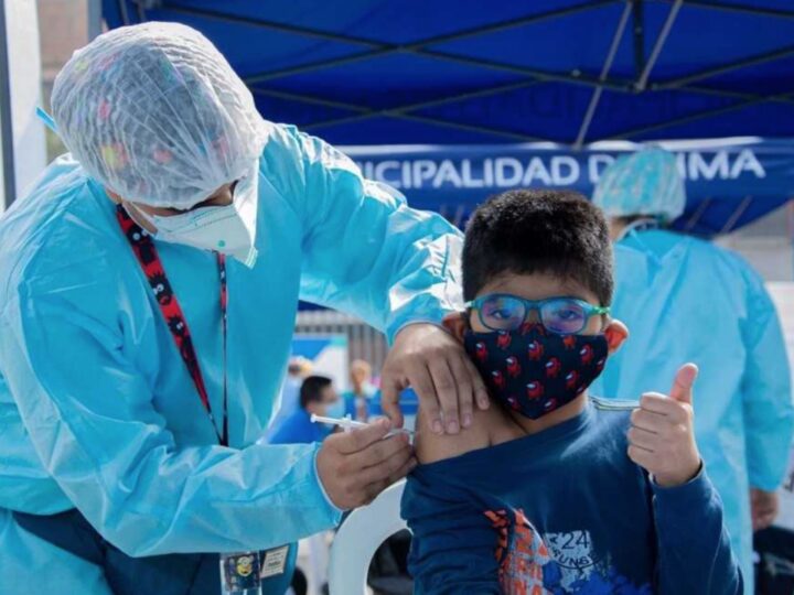 Minsa proyecta empezar en enero la vacunación de niños a partir de cinco años de edad